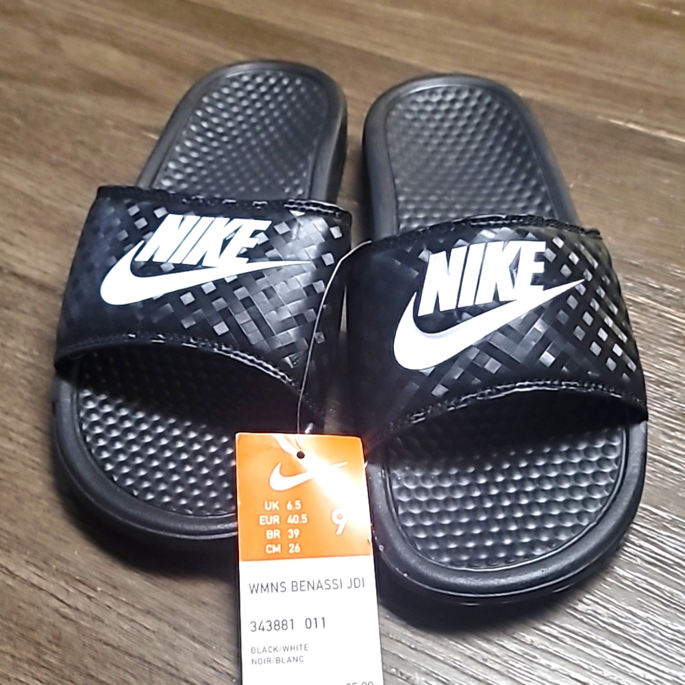 🎉New🎉 Womens Nike Slides - Sandals
